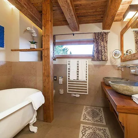 Chalet In Koenigsleiten With Mountain Views & Spa, Cleaning Included Chalet